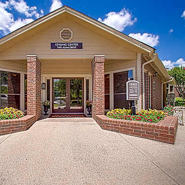 Cross Creek 7401 Alma Drive Plano Tx Apartments For Rent