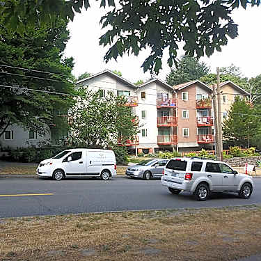 The Parker Apartments 2701 3rd Ave W Seattle Wa Apartments