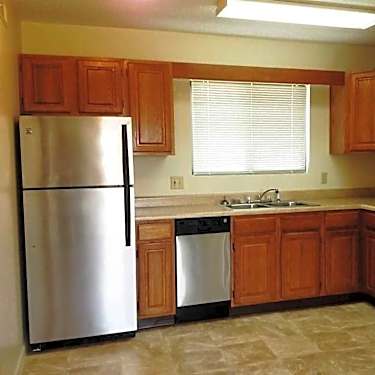 Longview Oaks Apartments 480 Vine Street Harrisonburg Va Apartments For Rent Rent Com