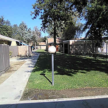 Redwood Apts 1507 N Brown St Hanford Ca Apartments For Rent Rent Com