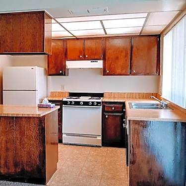 Creekside Apartments 155 S Argyle Ave Fresno Ca Apartments For Rent Rent Com