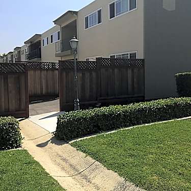 Riviera Apartments 1362 Kingfisher Way Sunnyvale Ca Apartments For Rent Rent Com