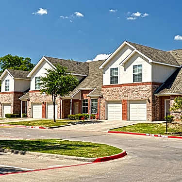 Ewing Villa Townhomes 811 Morrell Avenue Dallas Tx Apartments For Rent Rent Com