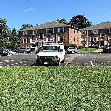 Horn Pond Apartments 48 Lake Ave Woburn Ma Apartments For