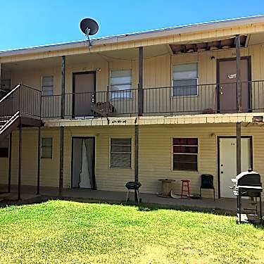 Jackson Square Apts 301 E 11th St Odessa Tx Apartments For Rent Rent Com