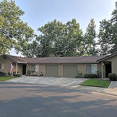 Hilltop Village Apts 679 Hilltop Dr Redding Ca Apartments For