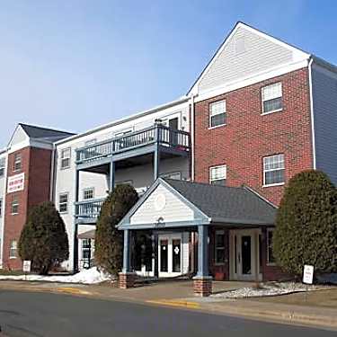The Courtyard Apartments 3600 Woodman Drive Appleton Wi Apartments For Rent Rent Com