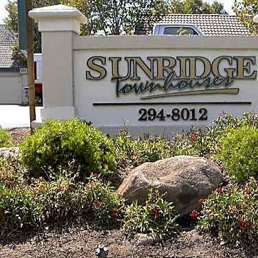 Sunridge Townhomes 4885 N Chestnut Avenue Fresno Ca Apartments For Rent Rent Com