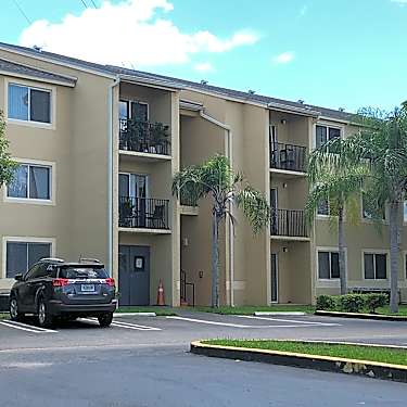 Walden Pond Villas 820 Nw 210th St Miami Fl Apartments For