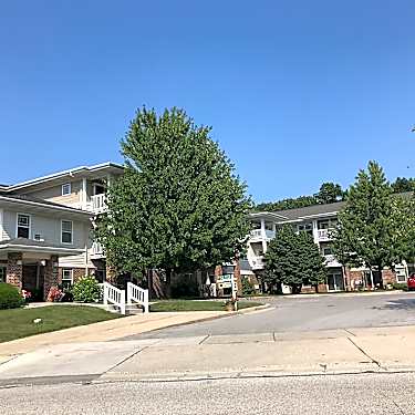 Crest View Senior Apartments 3904 S Prairie Hill Ln Greenfield Wi Apartments For Rent Rent Com