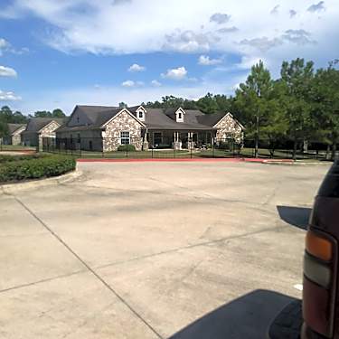 Lodge At Silverdale 1300 Silverdale Dr Conroe Tx Apartments For Rent Rent Com