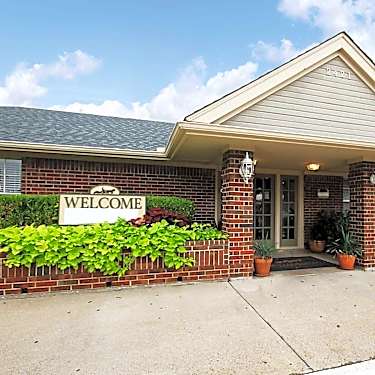Williamsburg Apartments 2421 South Carrier Parkway Grand
