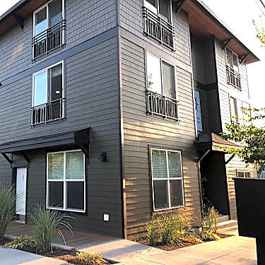 East Bank Quarters 686 Se Spokane St Portland Or Apartments For Rent Rent Com