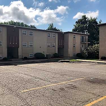 Oakwood Garden Apartments 3301 Wood Ave Kansas City Ks Apartments For Rent Rent Com