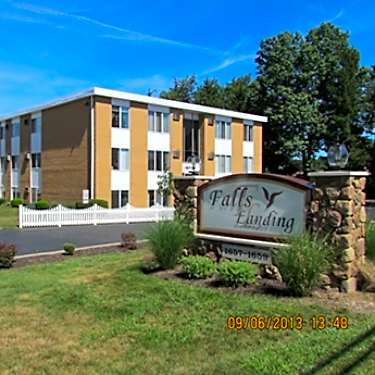Falls Landing 1659 Munroe Falls Ave 10 Cuyahoga Falls Oh Apartments For Rent Rent Com