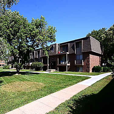 Benson Garden Apartments 2333 Benson Gardens Blvd Omaha Ne Apartments For Rent Rent Com
