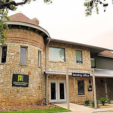 Distinction Apartment Homes 11721 Parliament St San Antonio