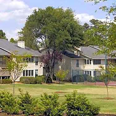 Ashland Lakeview 200 Summit Lake Drive Stone Mountain Ga Apartments For Rent Rent Com