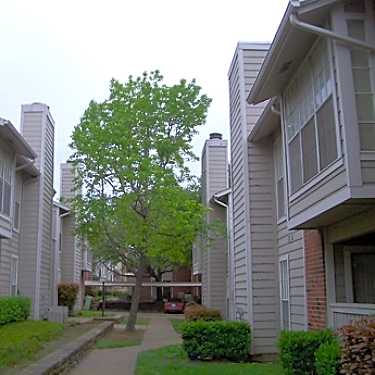 Broadmoor Apartments 3900 Investor Drive Dallas Tx Apartments For Rent Rent Com