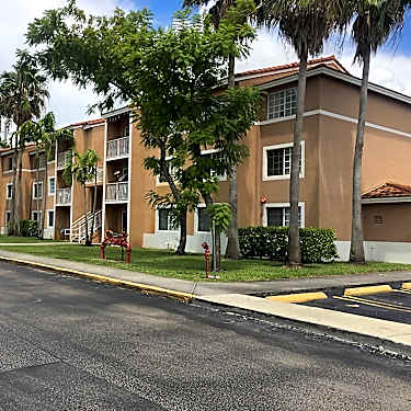 Country Club Villas 18255 Nw 73rd Ave Hialeah Fl Apartments