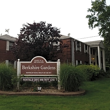 Berkshire Gardens 450 Essex St Hackensack Nj Apartments For