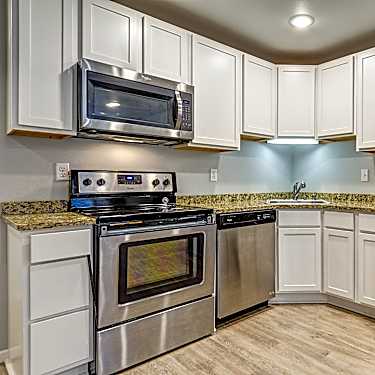 Red Door Townhomes 802 808 7th Ave S Moorhead Mn Apartments