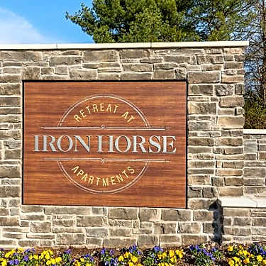The Retreat At Iron Horse Apartments 1000 Ironhorse Lane Franklin Tn Apartments For Rent Rent Com