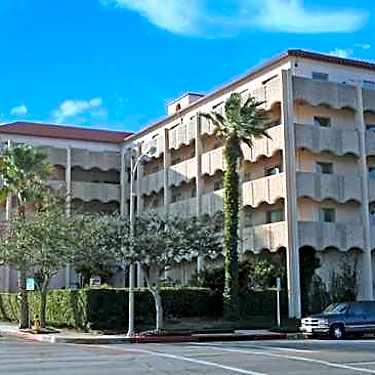 The Princess Apartments 1001 N Water Street Corpus Christi Tx Apartments For Rent Rent Com
