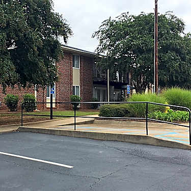 Summer Crest Apartments 116 Garlington St Laurens Sc