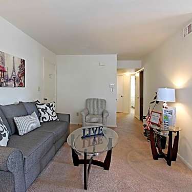 Lakewood Gardens 5656 Tidewater Drive Norfolk Va Apartments For Rent Rent Com