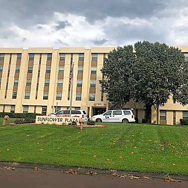 Sunflower Plaza Tower 701 S Poplar St Ottawa Ks Apartments For Rent Rent Com