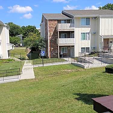 Wildberry Village 5725 Forest Hills Rd Rockford Il Apartments For Rent Rent Com