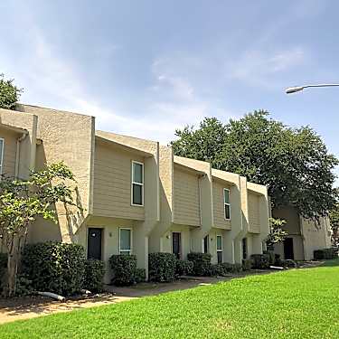 Iconic Village Apartments 2411 W Hickory St Denton Tx