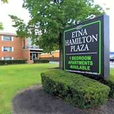 Etna Hamilton Plaza 510 S Hamilton Road Whitehall Oh Apartments For Rent Rent Com