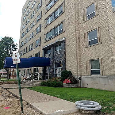Elliott Arms Apartments 804 Cass St La Crosse Wi Apartments For Rent Rent Com
