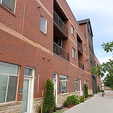Mill House 359 Linden St Fort Collins Co Apartments For Rent Rent Com