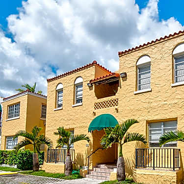 Biltmore 931 935 Catalonia Avenue Coral Gables Fl Apartments For Rent Rent Com