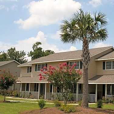 Northwoods Townhomes 8150 Prestwick Court North Charleston Sc Apartments For Rent Rent Com