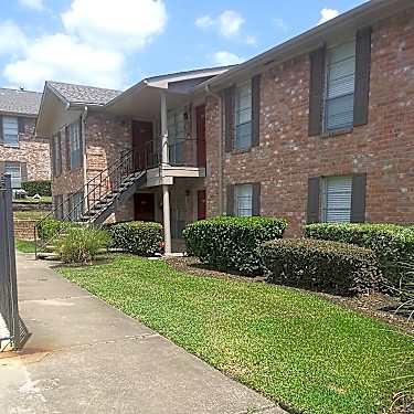 Woodhollow Apartments 2451 Lake Rd Huntsville Tx Apartments For Rent Rent Com