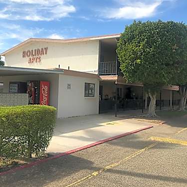 Holiday Apts 550 E Robin Ln Yuma Az Apartments For Rent
