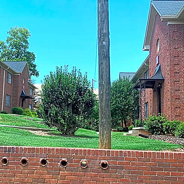 Chateau Villa Apartments 4717 Roswell Rd Sandy Springs Ga Apartments For Rent Rent Com