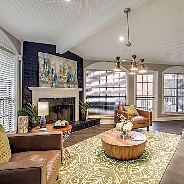 Verandahs At Cliffside 1705 Ne Green Oaks Blvd Arlington Tx