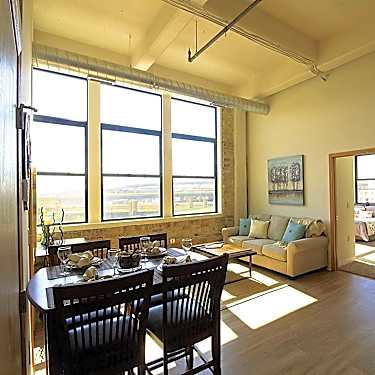 700 Lofts 700 W Michigan Street Milwaukee Wi Apartments For Rent Rent Com