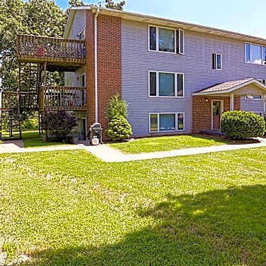 Pius Lane And Central Avenue Apartments 921 Pius Lane Bettendorf Ia Apartments For Rent Rent Com