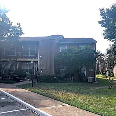 Kings Arms Apartments 1317 Mahlmann St Rosenberg Tx Apartments For Rent Rent Com