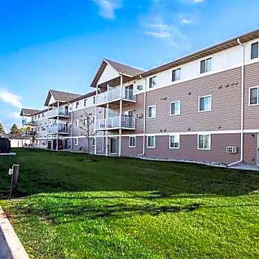 Mcenroe Place Apartments 4 5 6 3841 Garden View Drive 102 Grand Forks Nd Apartments For Rent Rent Com