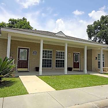 Spanish Arms 4343 Denham Street Baton Rouge La Apartments For Rent Rent Com