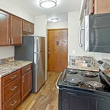Lakeview Apartments 730 10th St Nw New Brighton Mn Apartments For Rent Rent Com