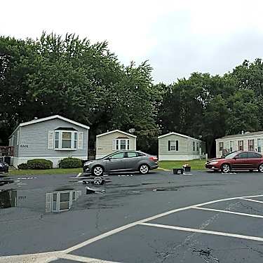 Madison Oaks 26131 Dequindre Rd Madison Heights Mi Apartments For Rent Rent Com