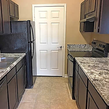 Twelve Oaks Apartments 2405 Highway 12 Vidor Tx Apartments